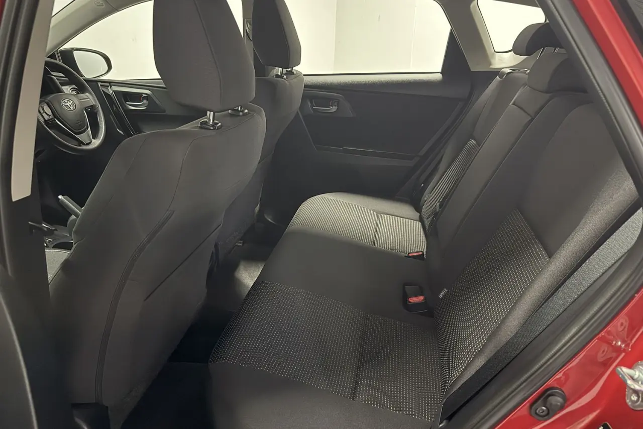 2016 Toyota Corolla Gallery Image 11