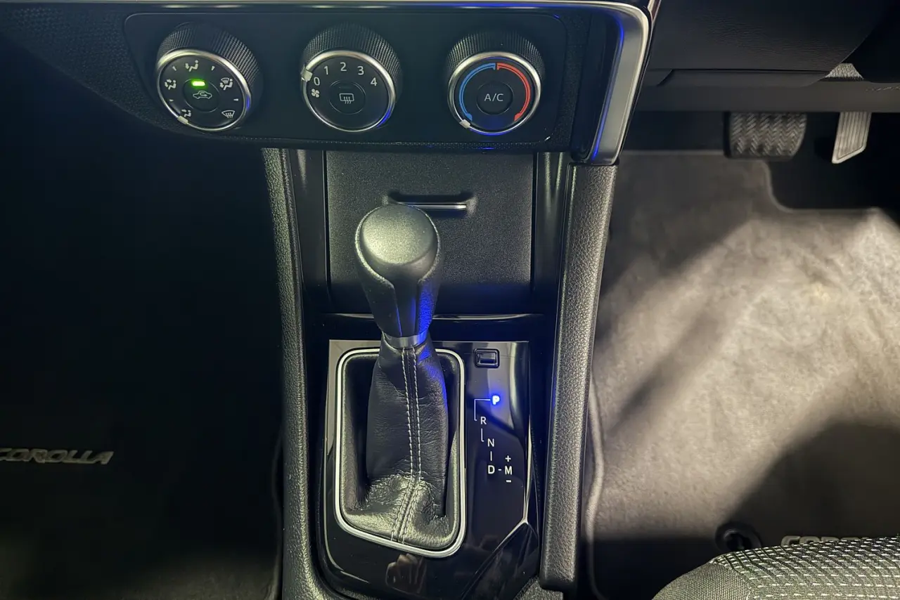 2016 Toyota Corolla Gallery Image 17