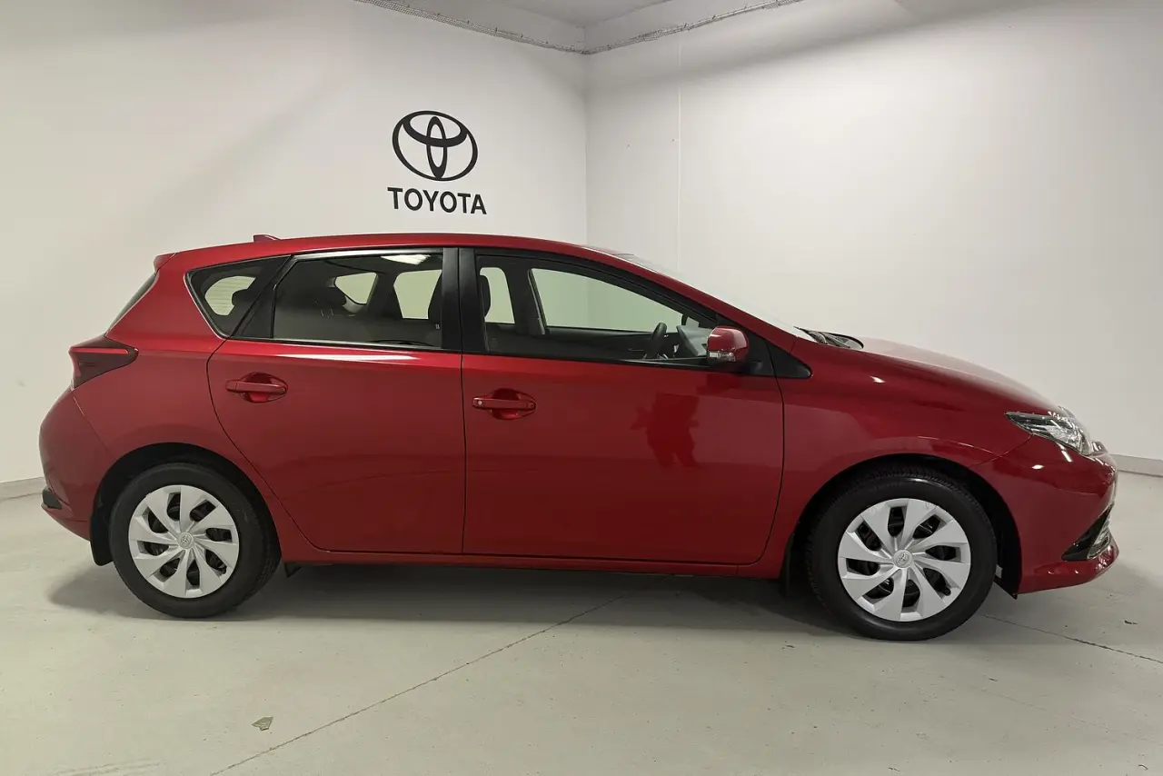 2016 Toyota Corolla Gallery Image 3