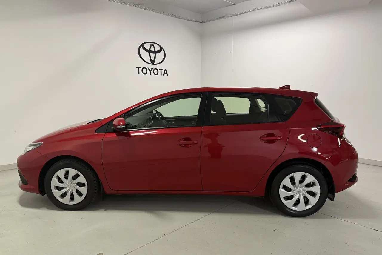 2016 Toyota Corolla Gallery Image 6