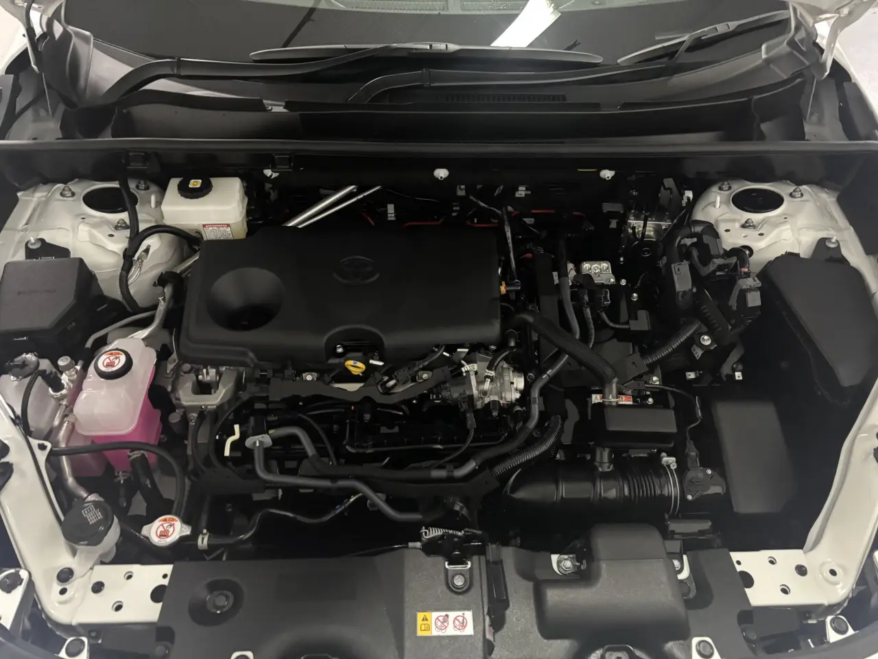 2024 TOYOTA RAV4 HYBRID Gallery Image 21
