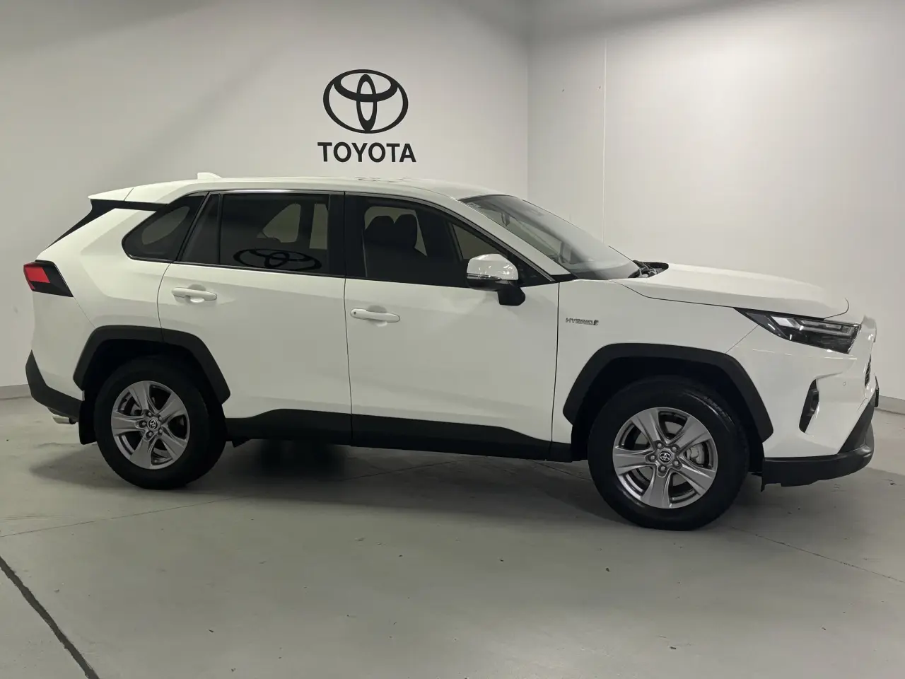 2024 TOYOTA RAV4 HYBRID Gallery Image 4