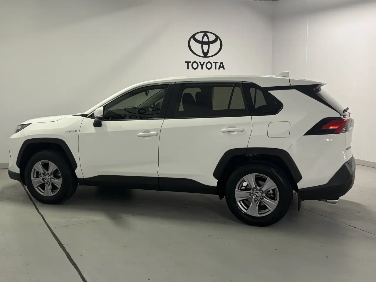 2024 TOYOTA RAV4 HYBRID Gallery Image 9