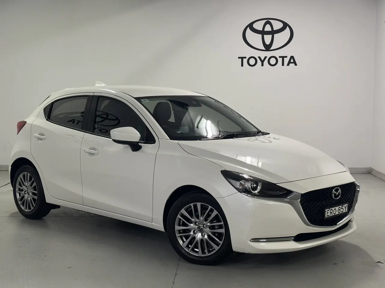 2022 MAZDA MAZDA2 Gallery Image 1