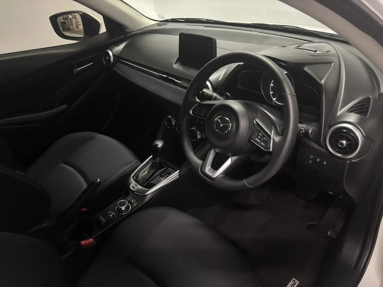 2022 MAZDA MAZDA2 Gallery Image 10