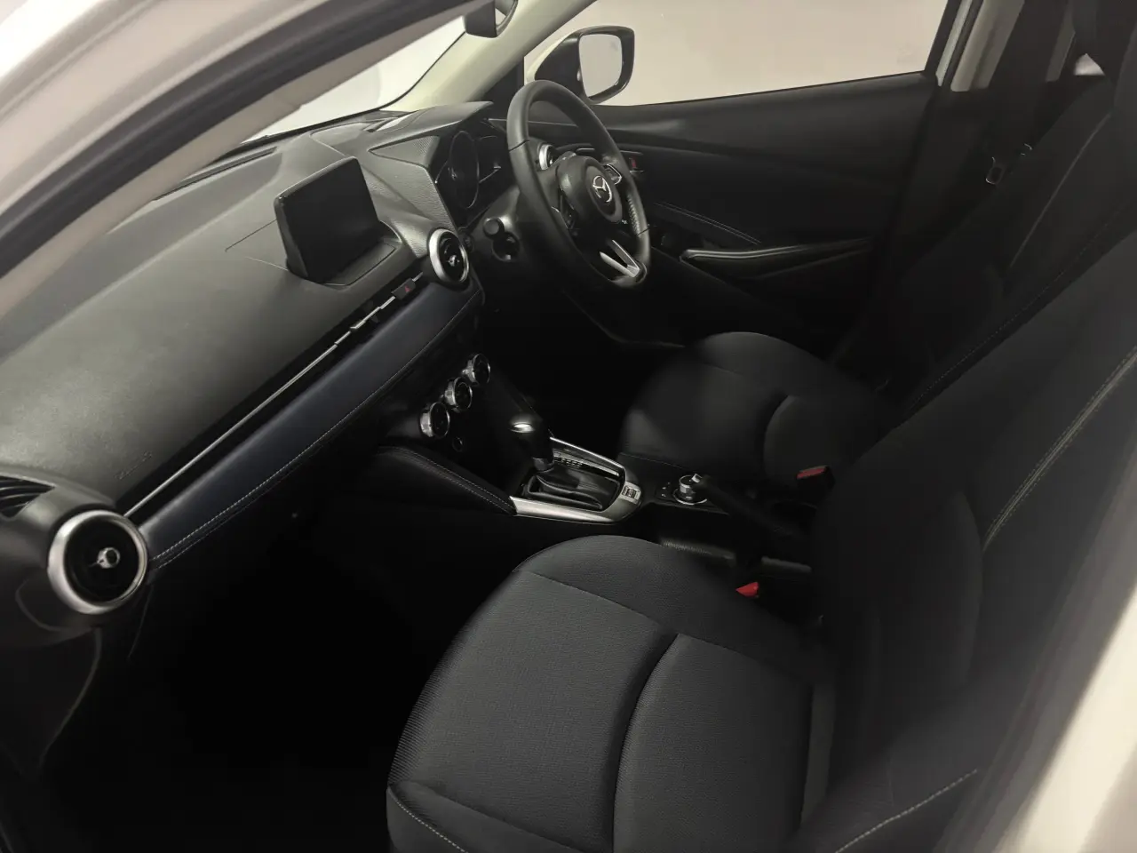 2022 MAZDA MAZDA2 Gallery Image 14