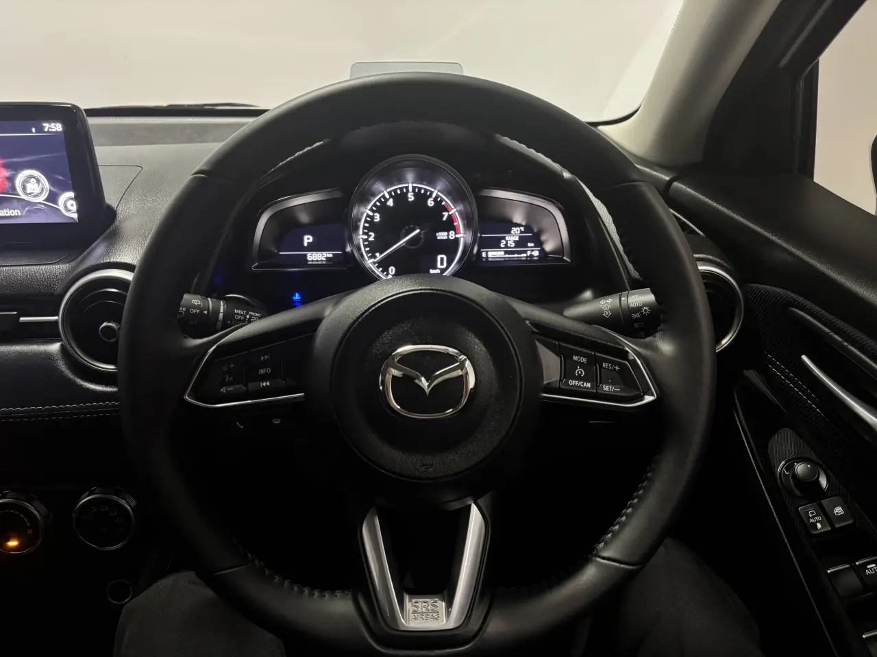 2022 MAZDA MAZDA2 Gallery Image 16