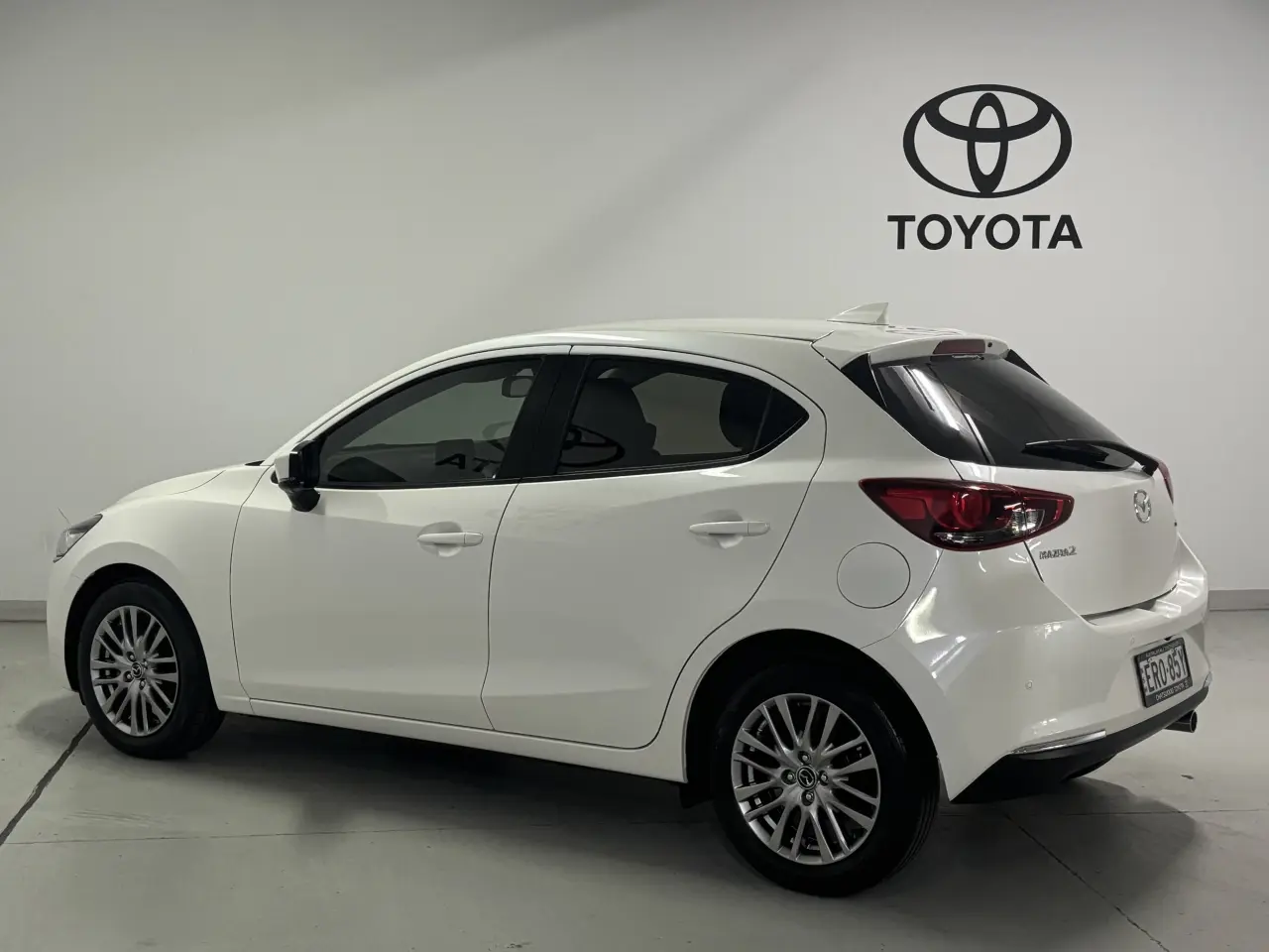 2022 MAZDA MAZDA2 Gallery Image 8