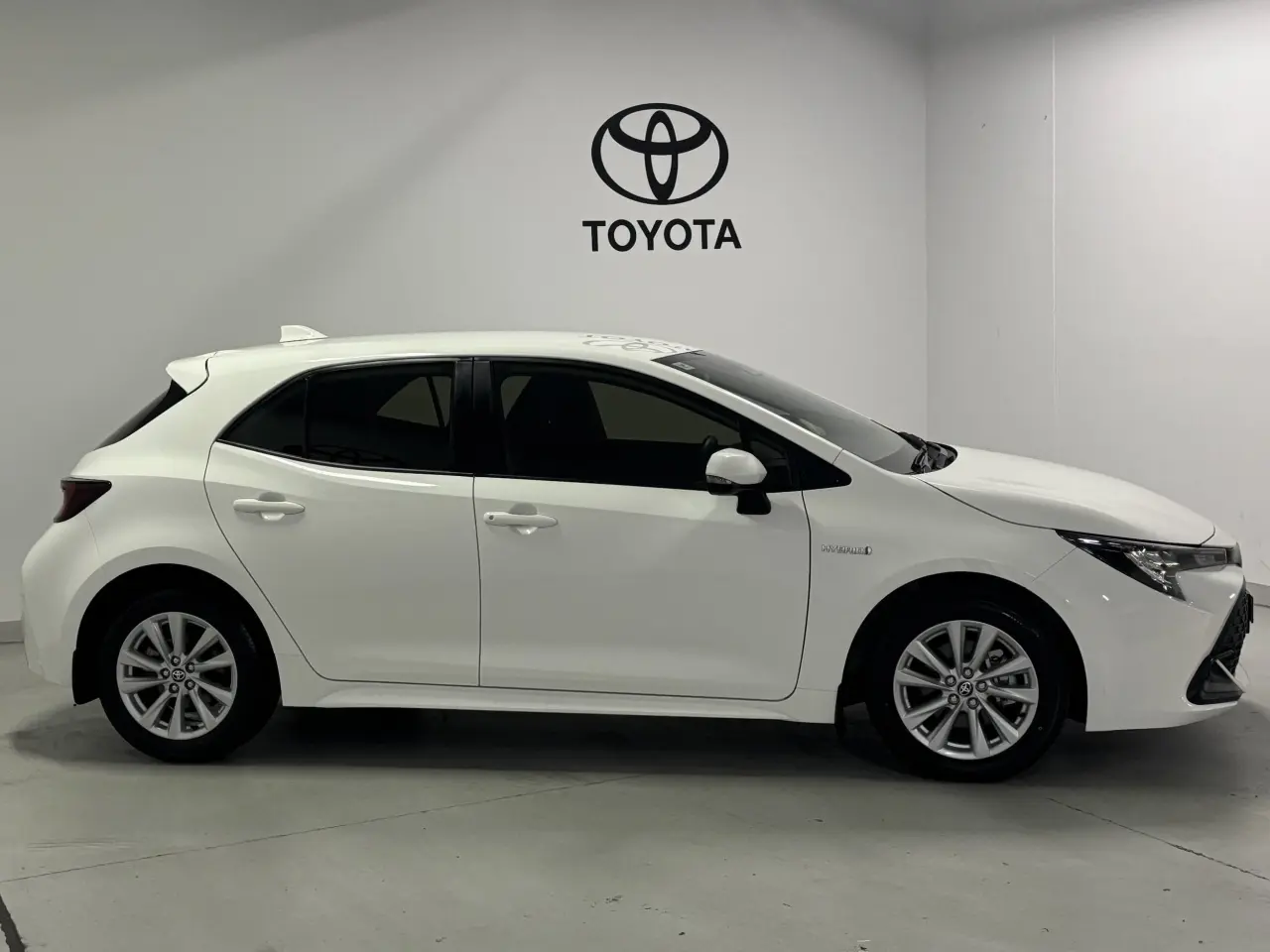 2022 TOYOTA COROLLA Gallery Image 4