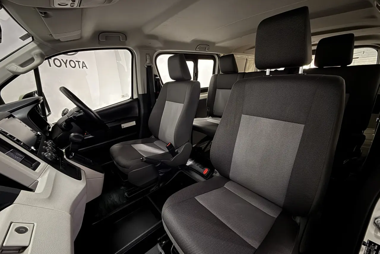 2021 Toyota Hiace Gallery Image 16