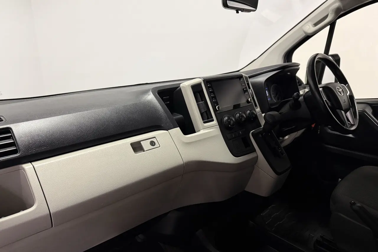 2021 Toyota Hiace Gallery Image 17