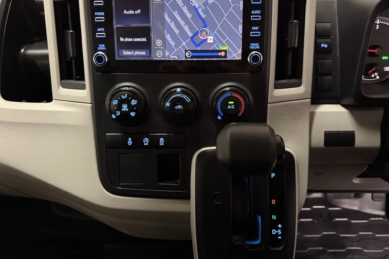 2021 Toyota Hiace Gallery Image 18