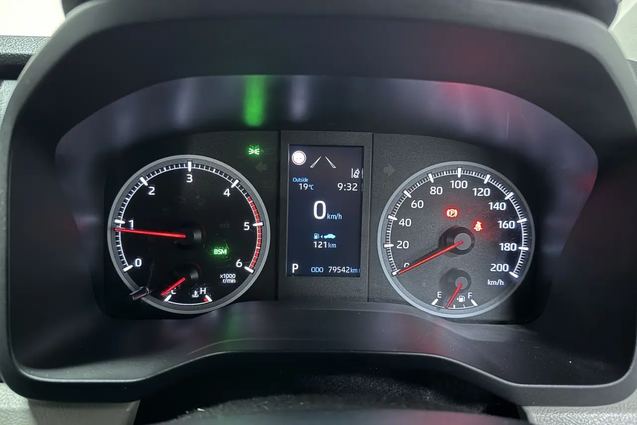 2021 Toyota Hiace Gallery Image 20