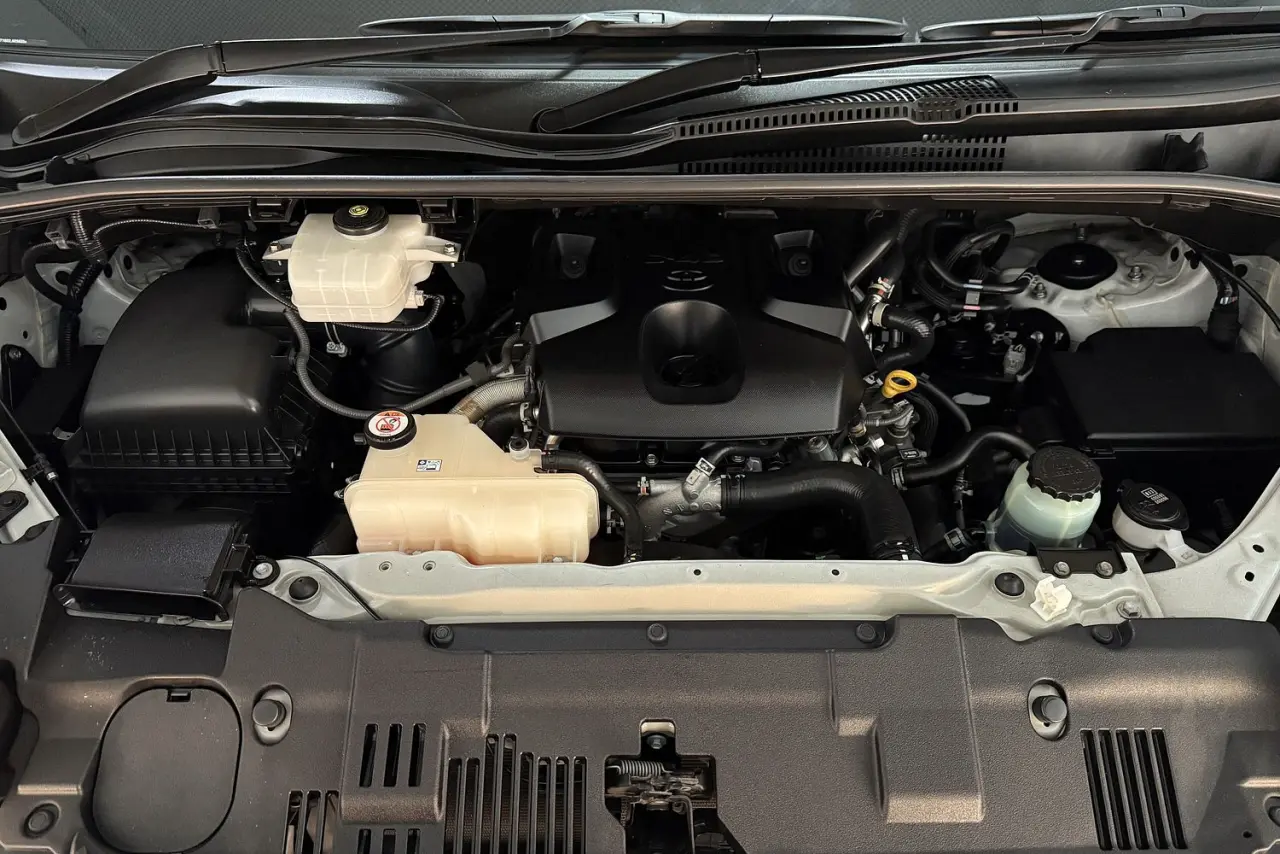 2021 Toyota Hiace Gallery Image 21