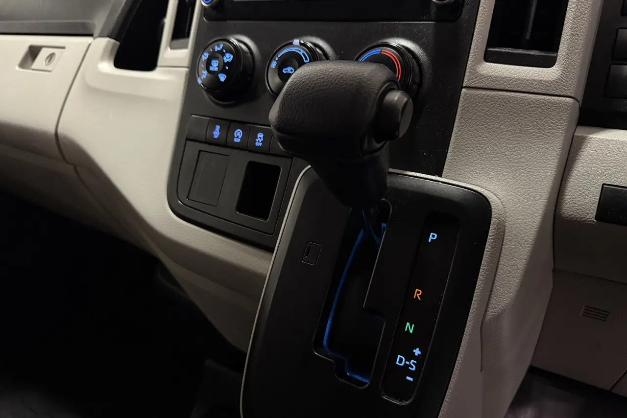 2021 Toyota Hiace Gallery Image 22