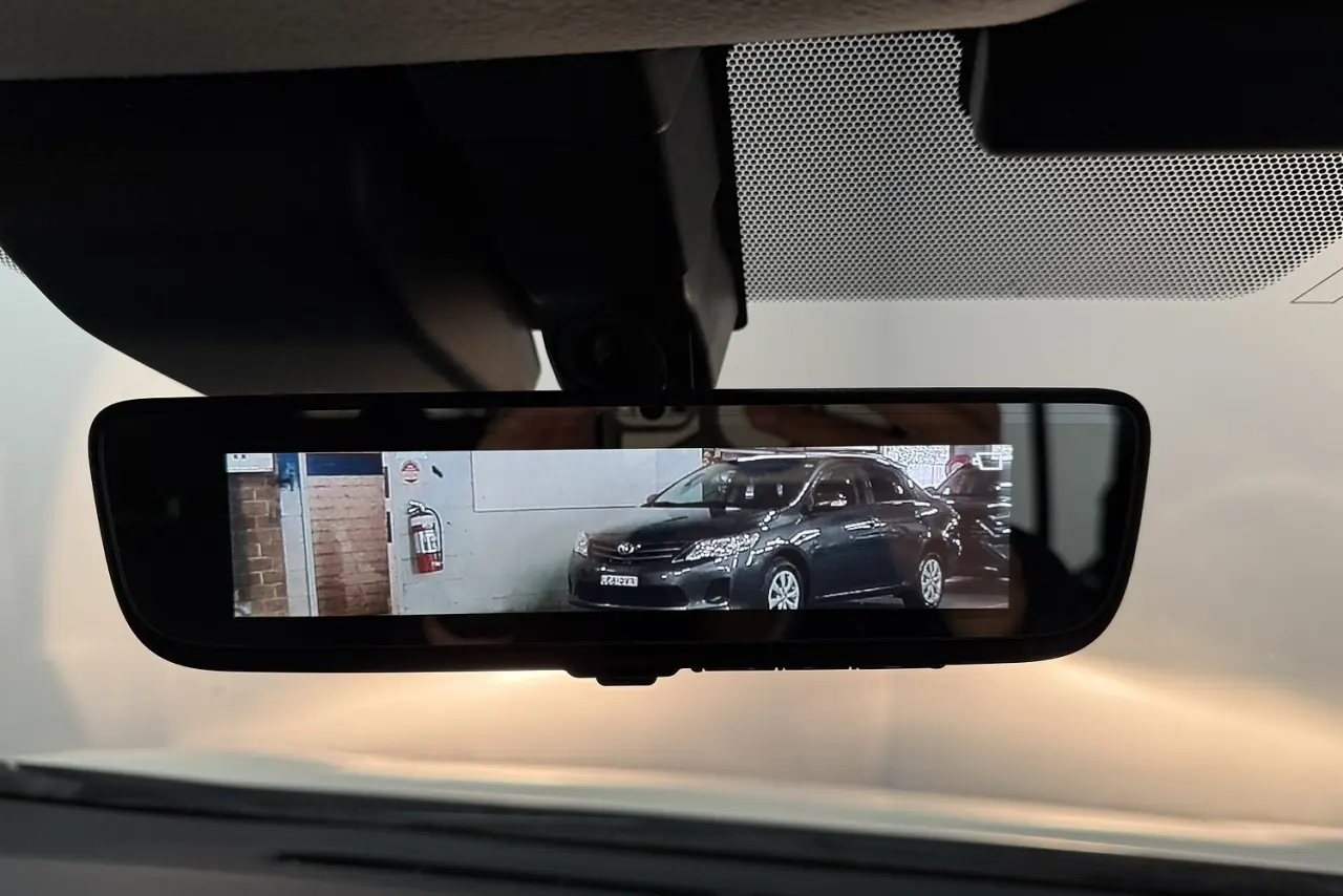 2021 Toyota Hiace Gallery Image 23