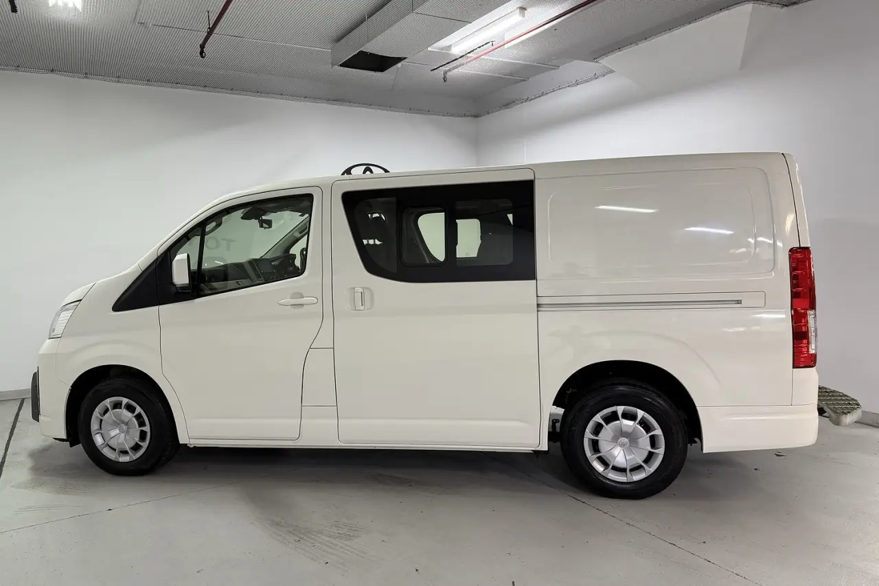 2021 Toyota Hiace Gallery Image 6