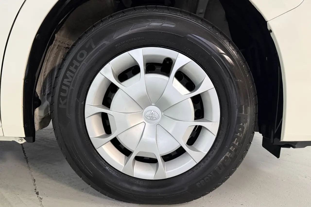 2021 Toyota Hiace Gallery Image 7