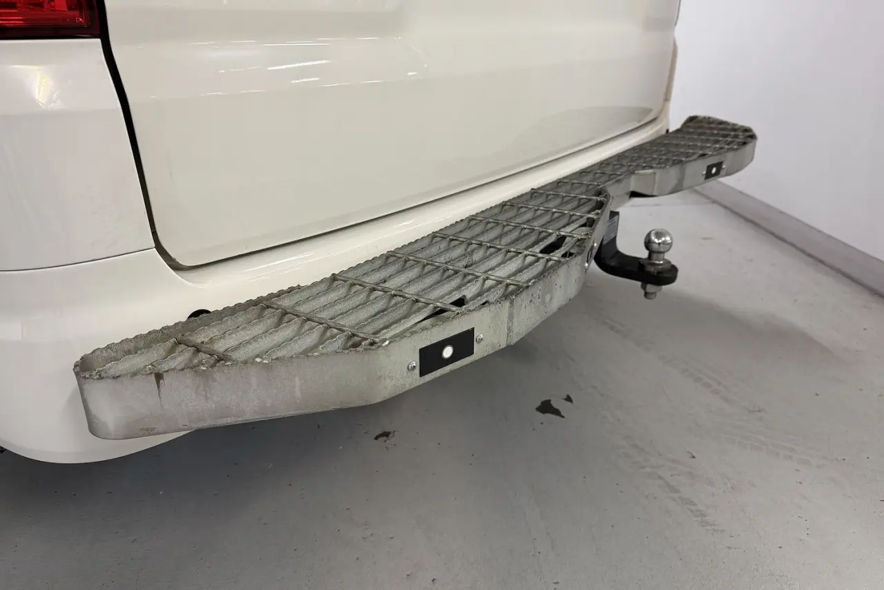 2021 Toyota Hiace Gallery Image 8