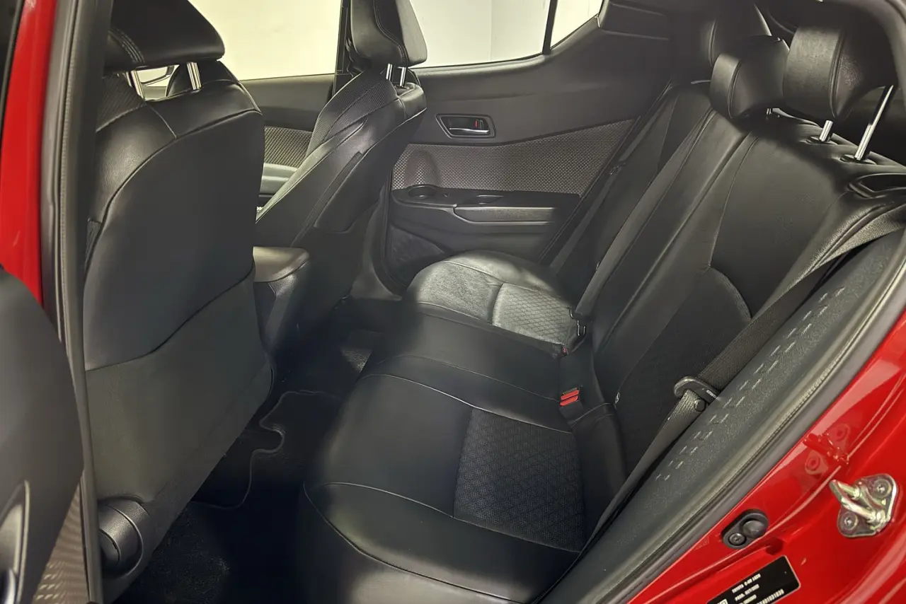 2022 Toyota C-HR Gallery Image 12