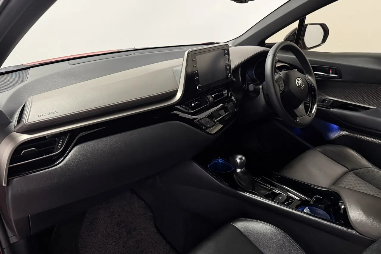 2022 Toyota C-HR Gallery Image 13