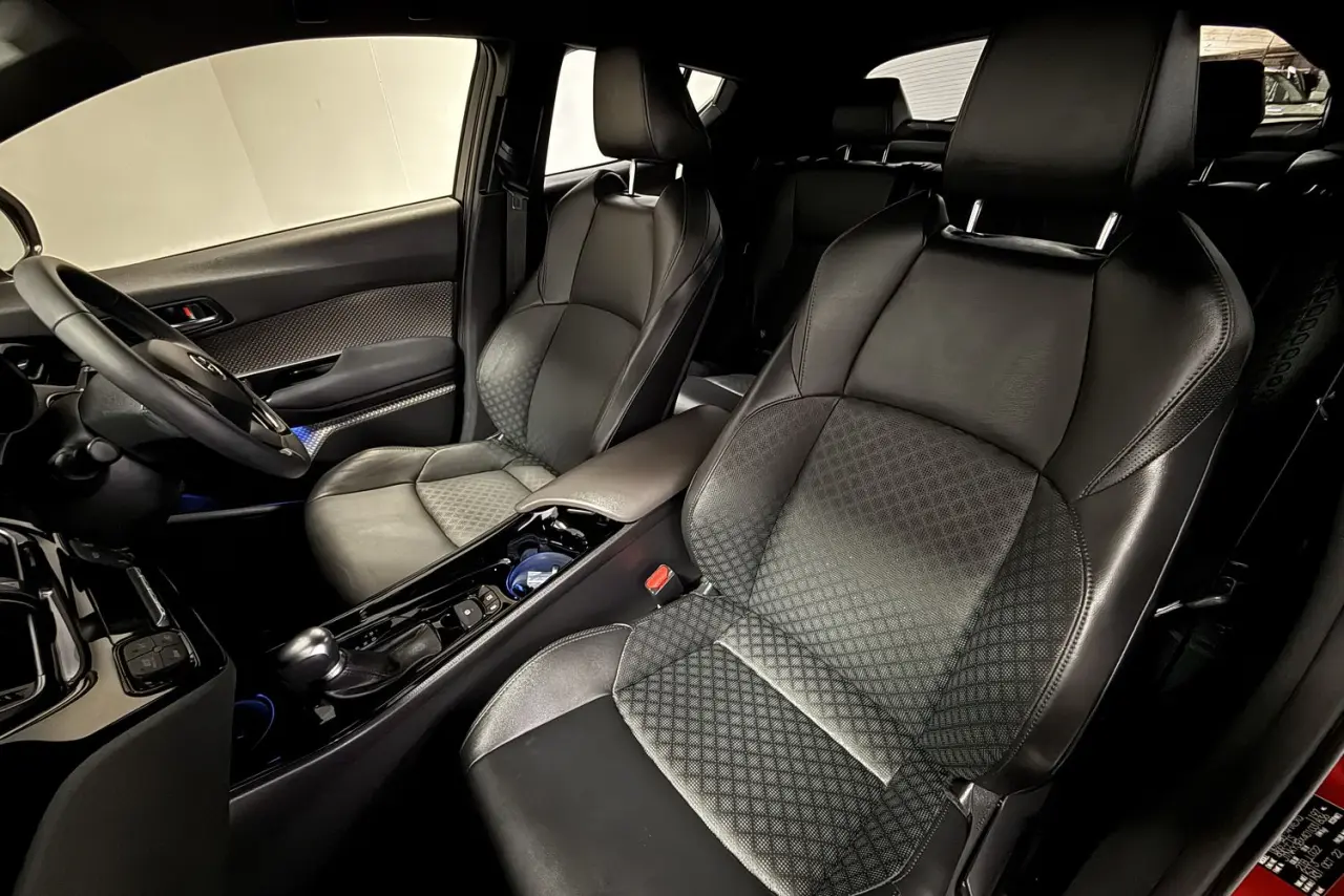 2022 Toyota C-HR Gallery Image 14