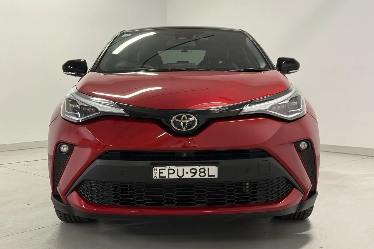 2022 Toyota C-HR Gallery Image 2