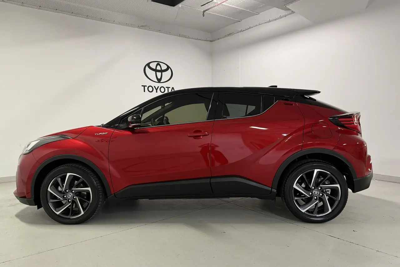 2022 Toyota C-HR Gallery Image 6
