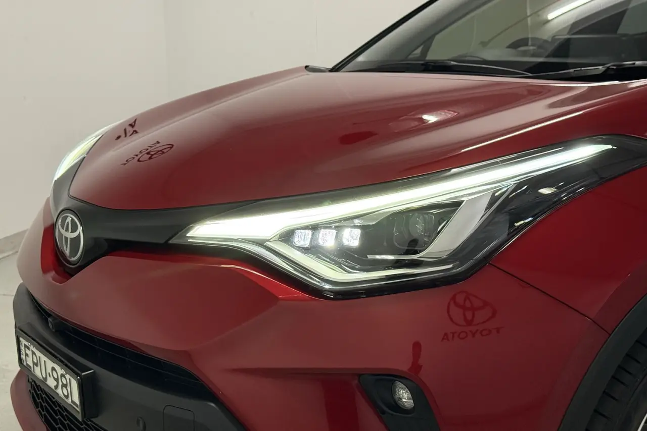 2022 Toyota C-HR Gallery Image 7