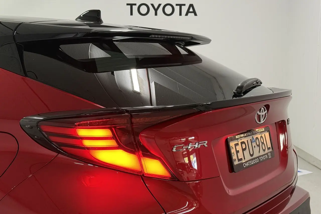 2022 Toyota C-HR Gallery Image 8