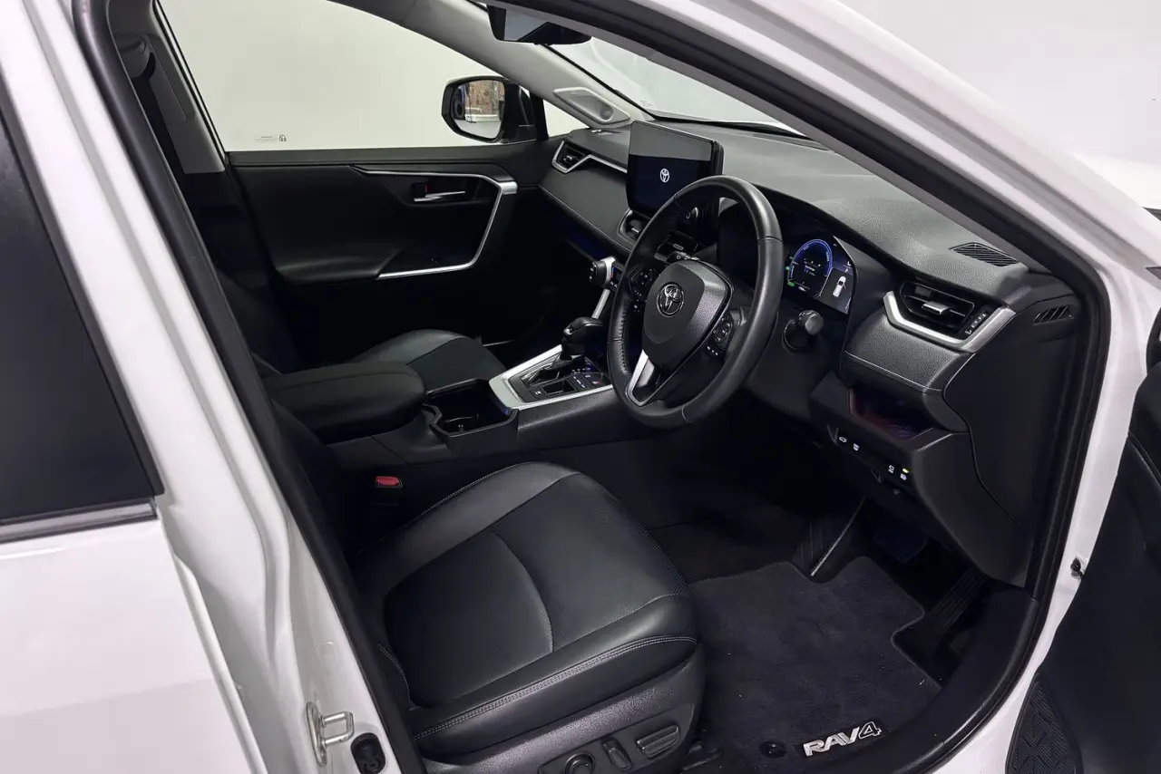 2024 Toyota RAV4 Gallery Image 10