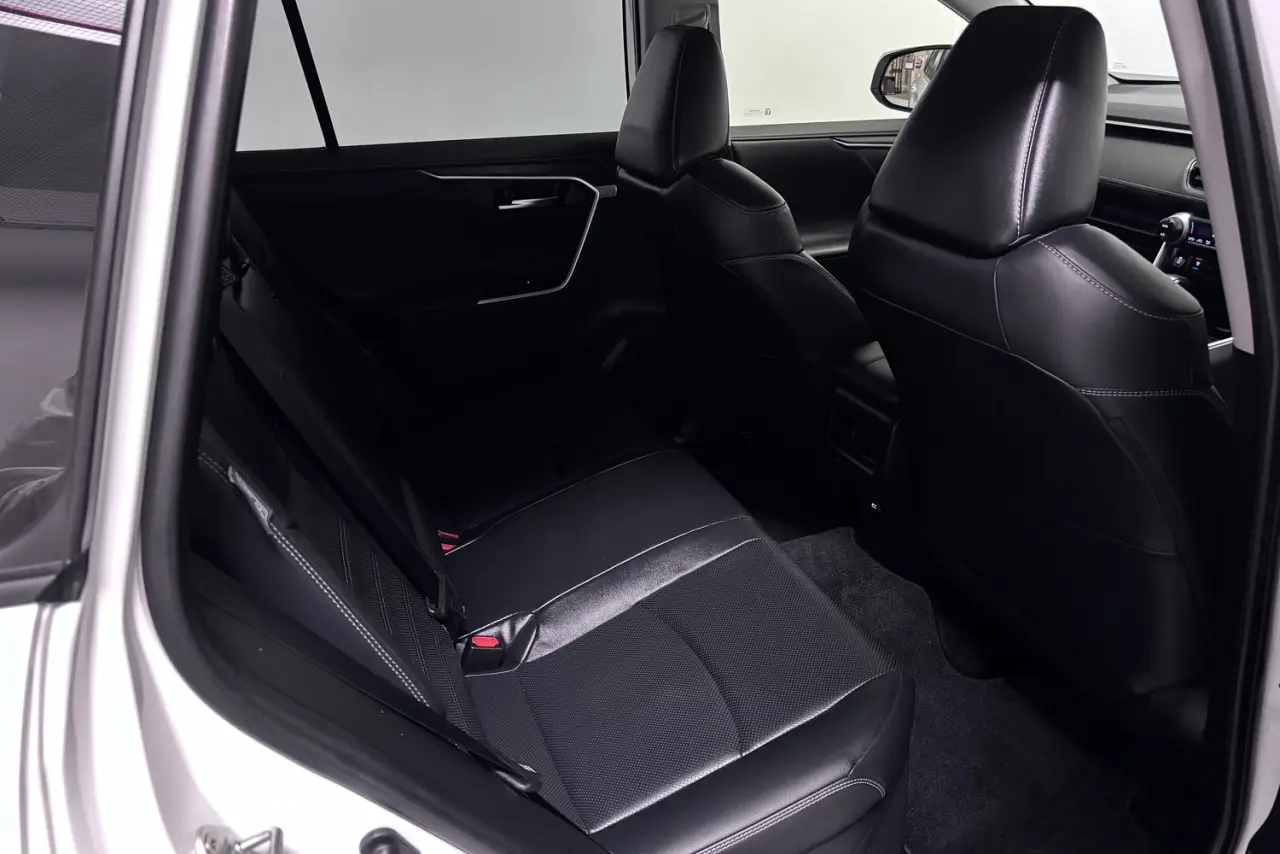 2024 Toyota RAV4 Gallery Image 11