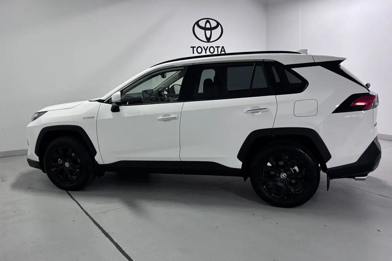 2024 Toyota RAV4 Gallery Image 9