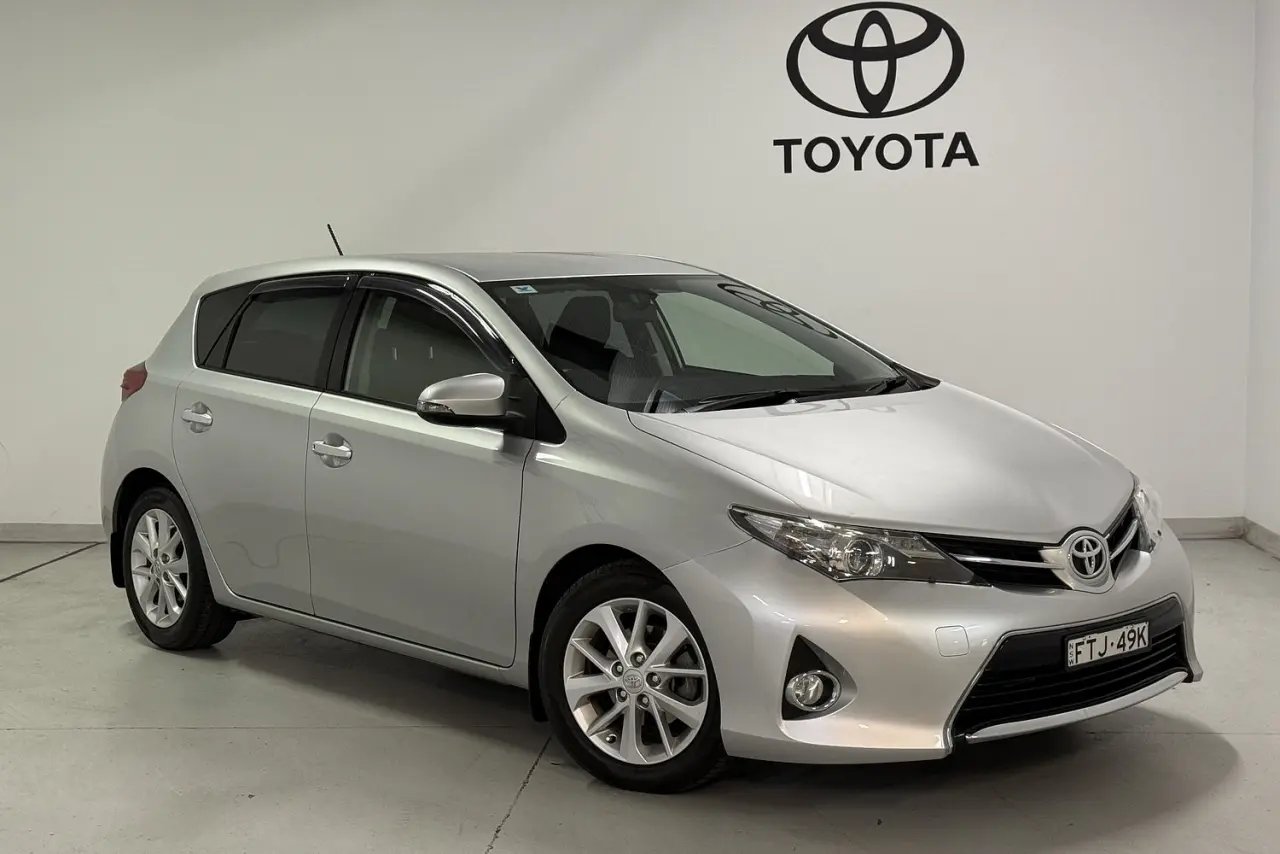 2015 Toyota Corolla Gallery Image 1