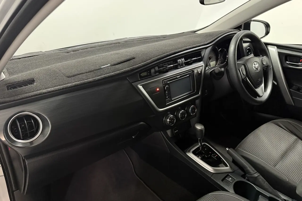 2015 Toyota Corolla Gallery Image 13