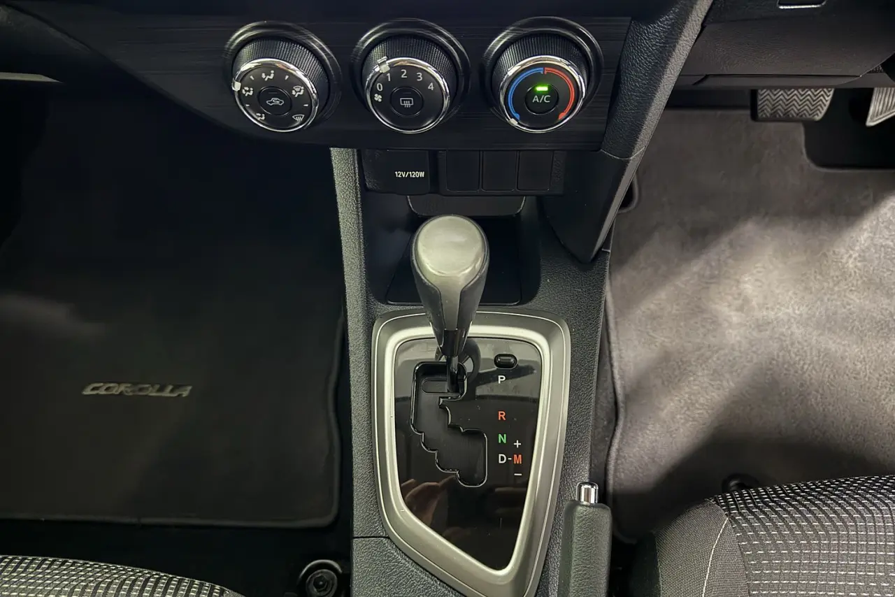 2015 Toyota Corolla Gallery Image 18