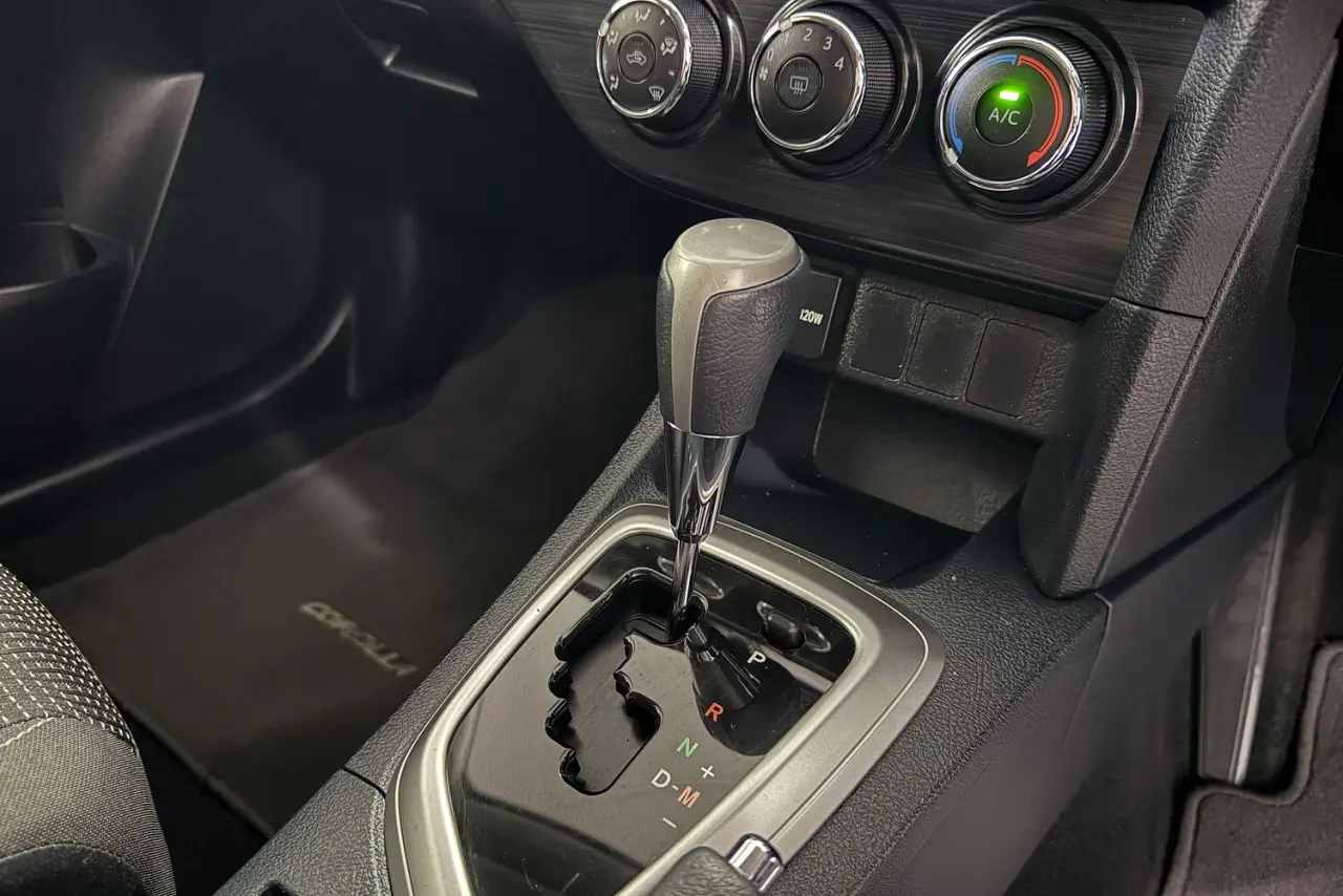 2015 Toyota Corolla Gallery Image 19