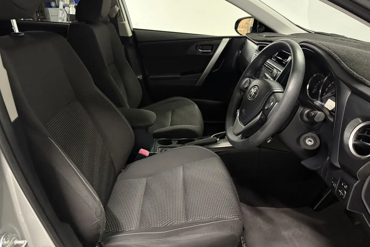 2015 Toyota Corolla Gallery Image 9