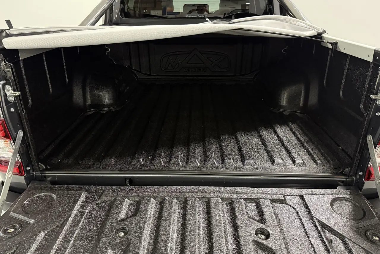 2021 Toyota Hilux Gallery Image 10