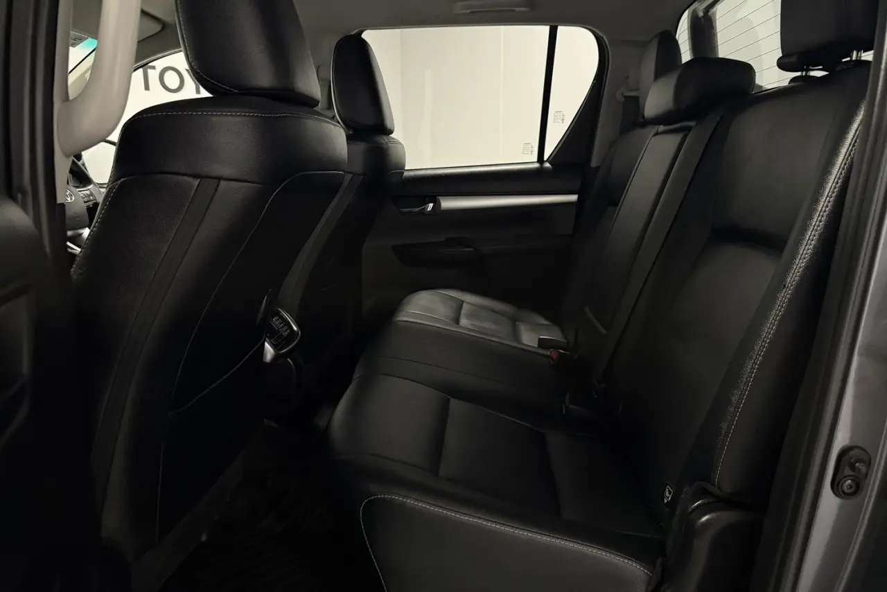 2021 Toyota Hilux Gallery Image 11