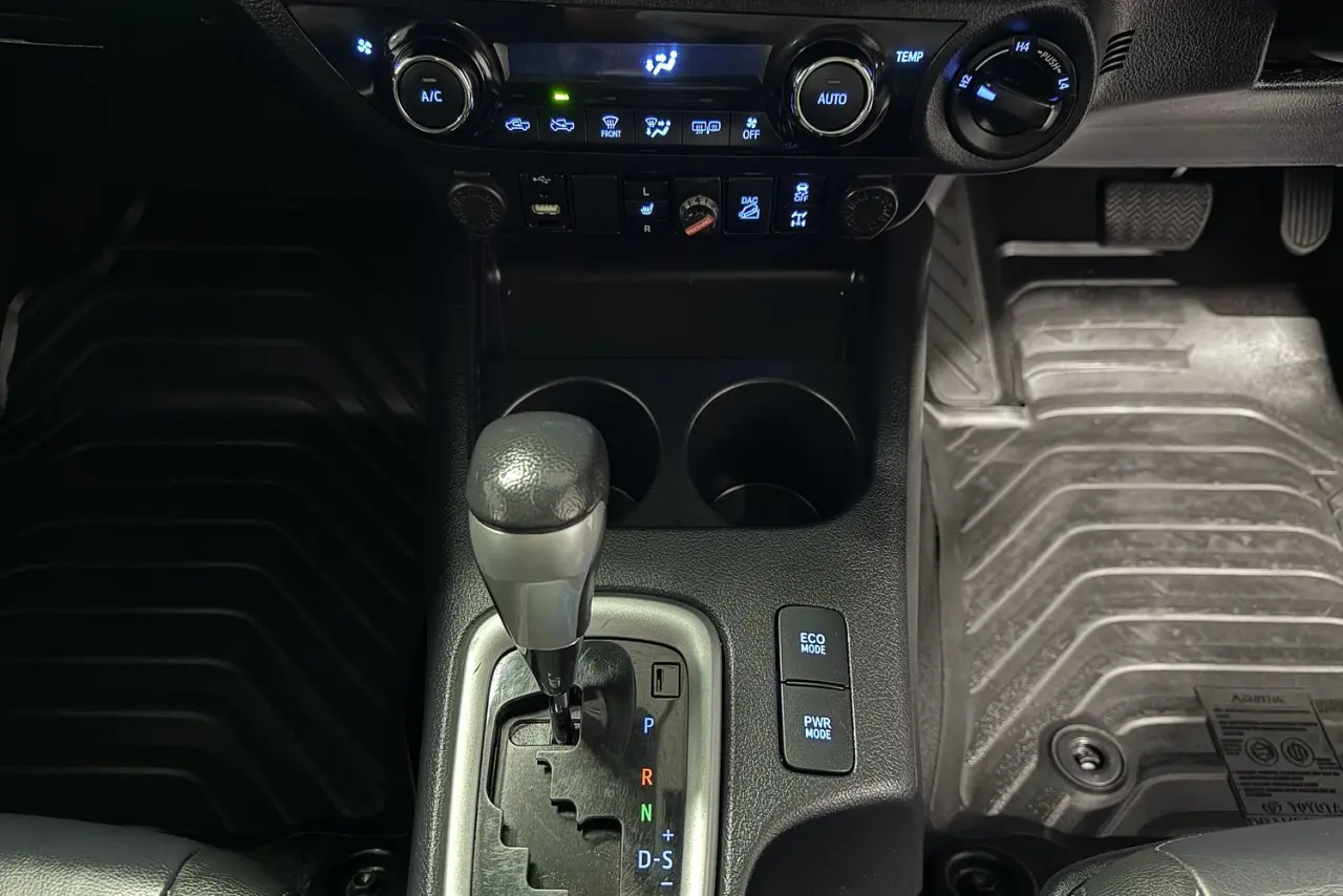 2021 Toyota Hilux Gallery Image 18