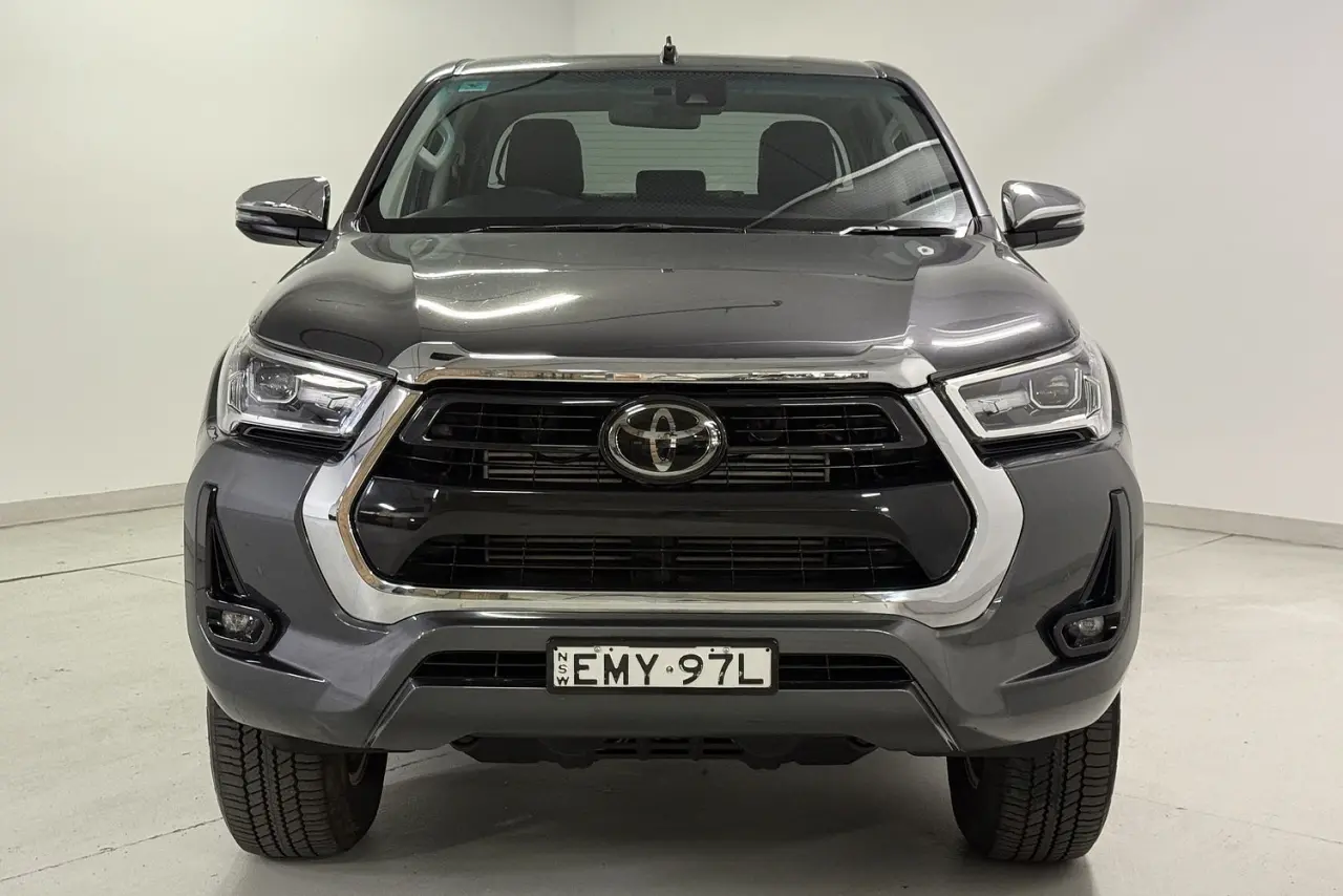 2021 Toyota Hilux Gallery Image 2