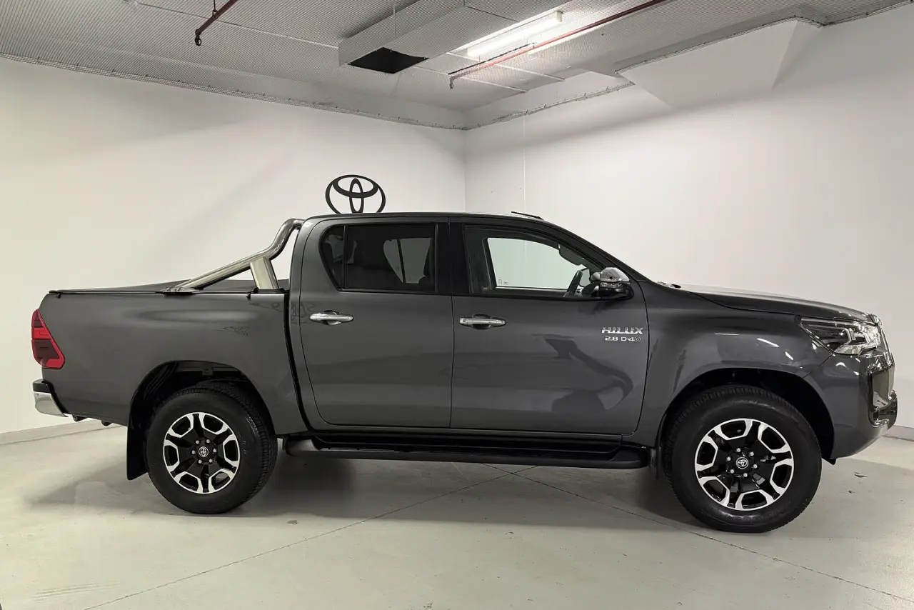 2021 Toyota Hilux Gallery Image 3