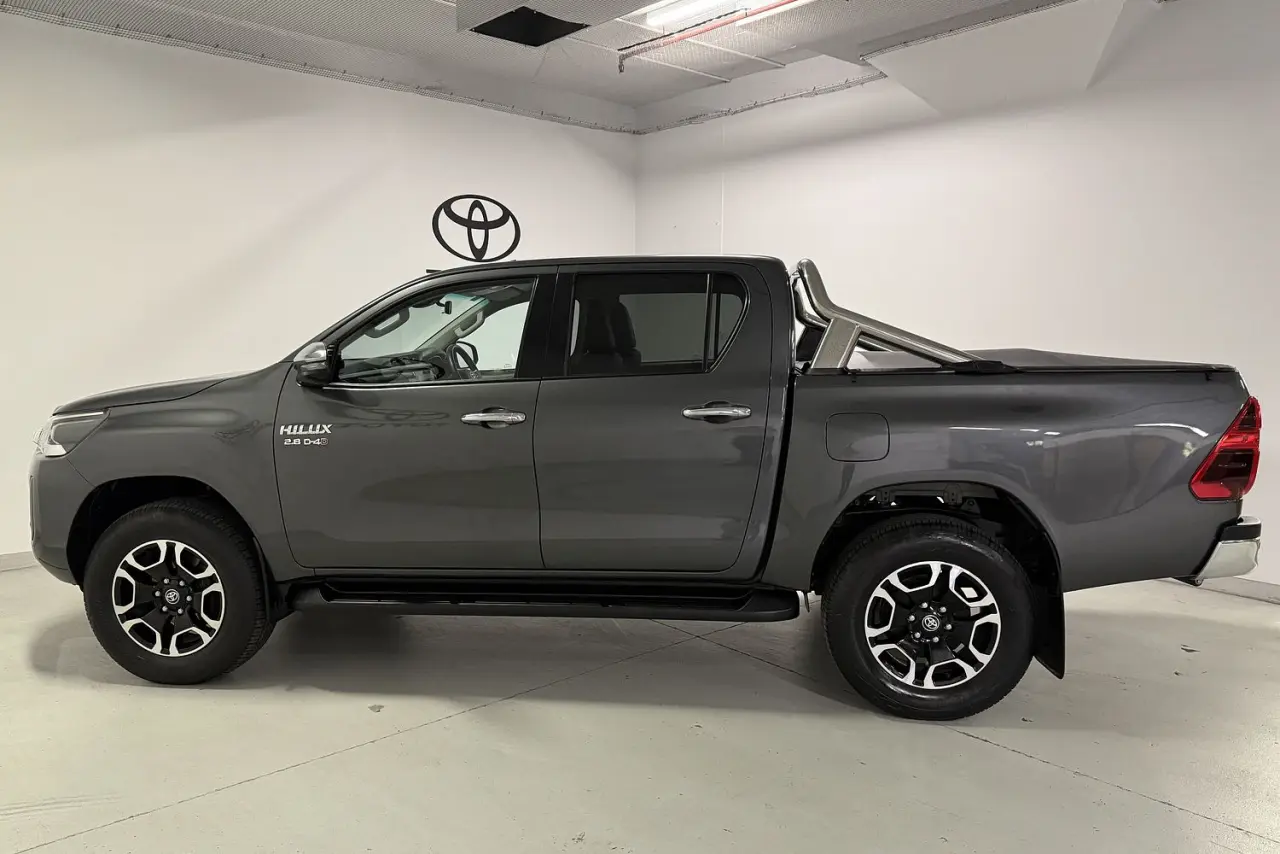 2021 Toyota Hilux Gallery Image 6