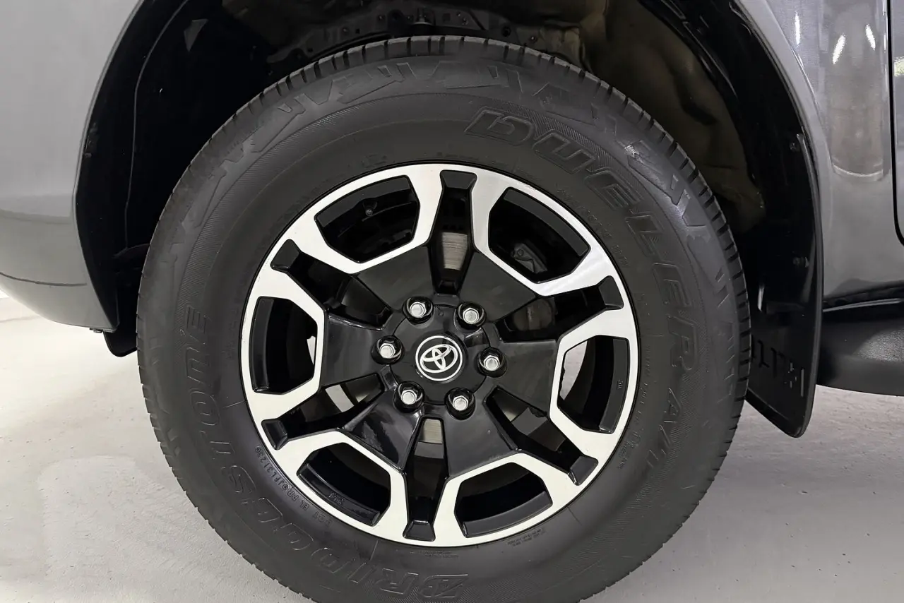 2021 Toyota Hilux Gallery Image 7