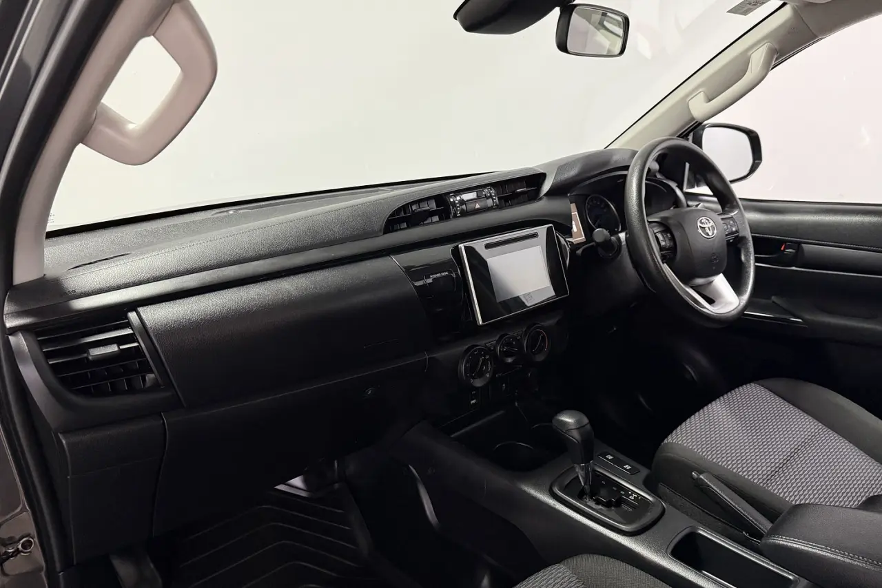 2020 Toyota Hilux Gallery Image 13