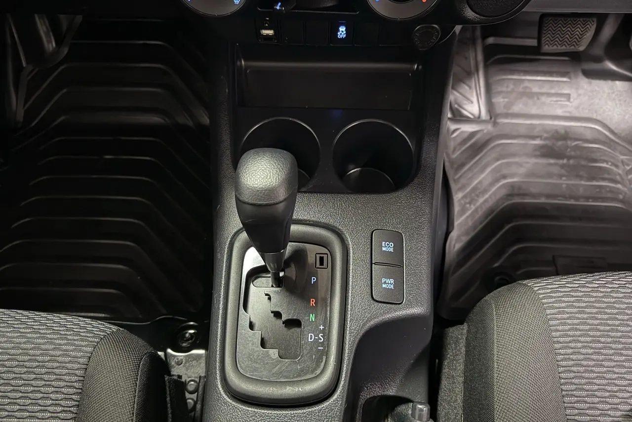 2020 Toyota Hilux Gallery Image 18