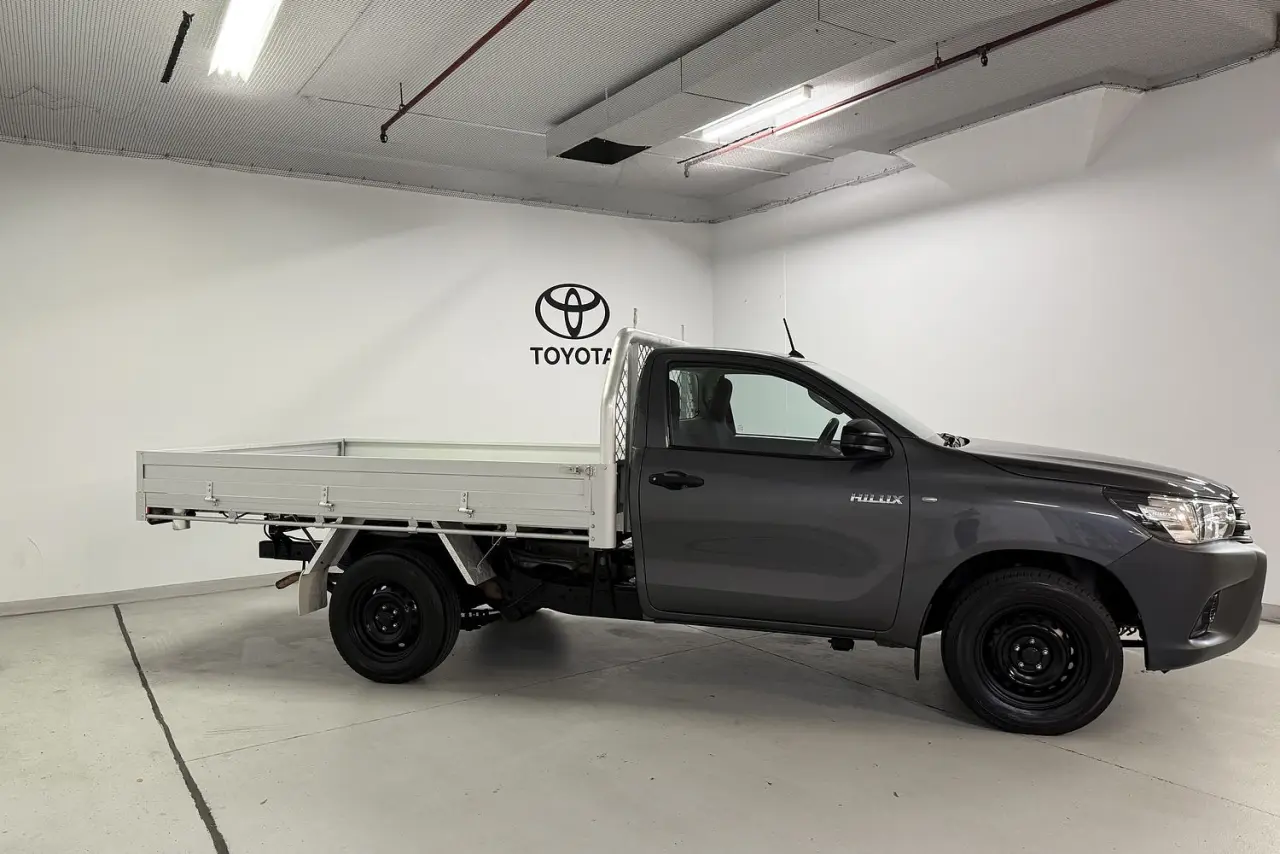 2020 Toyota Hilux Gallery Image 3