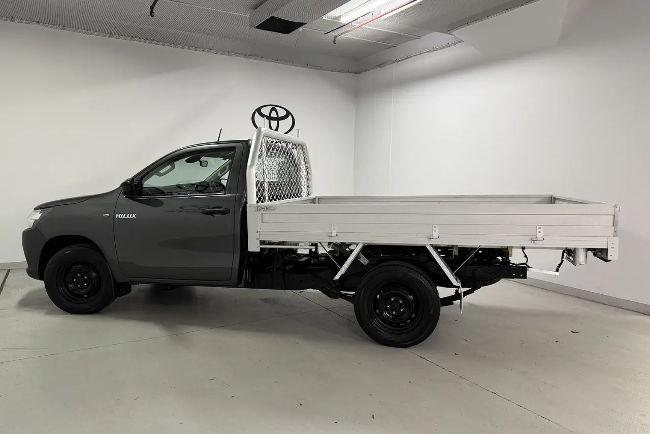2020 Toyota Hilux Gallery Image 6