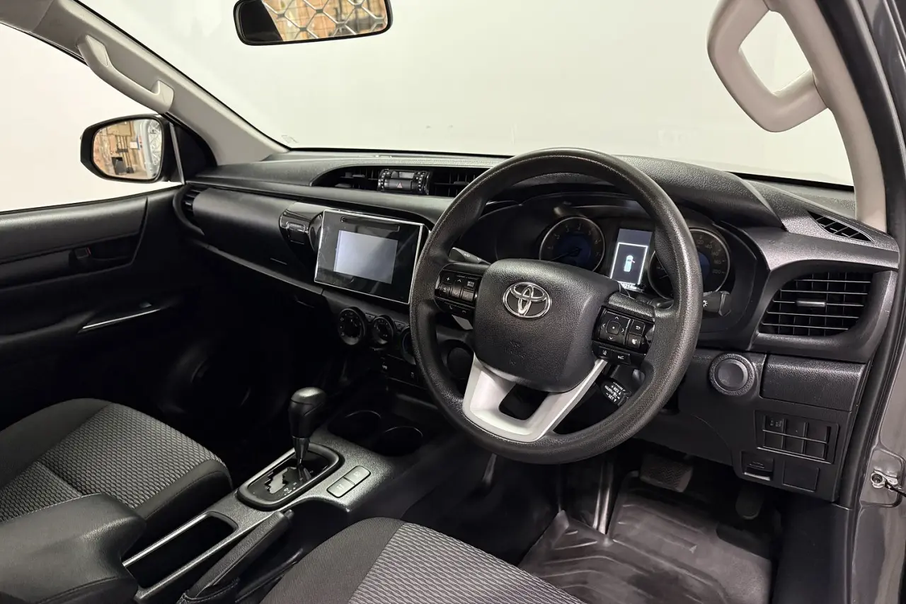 2020 Toyota Hilux Gallery Image 8